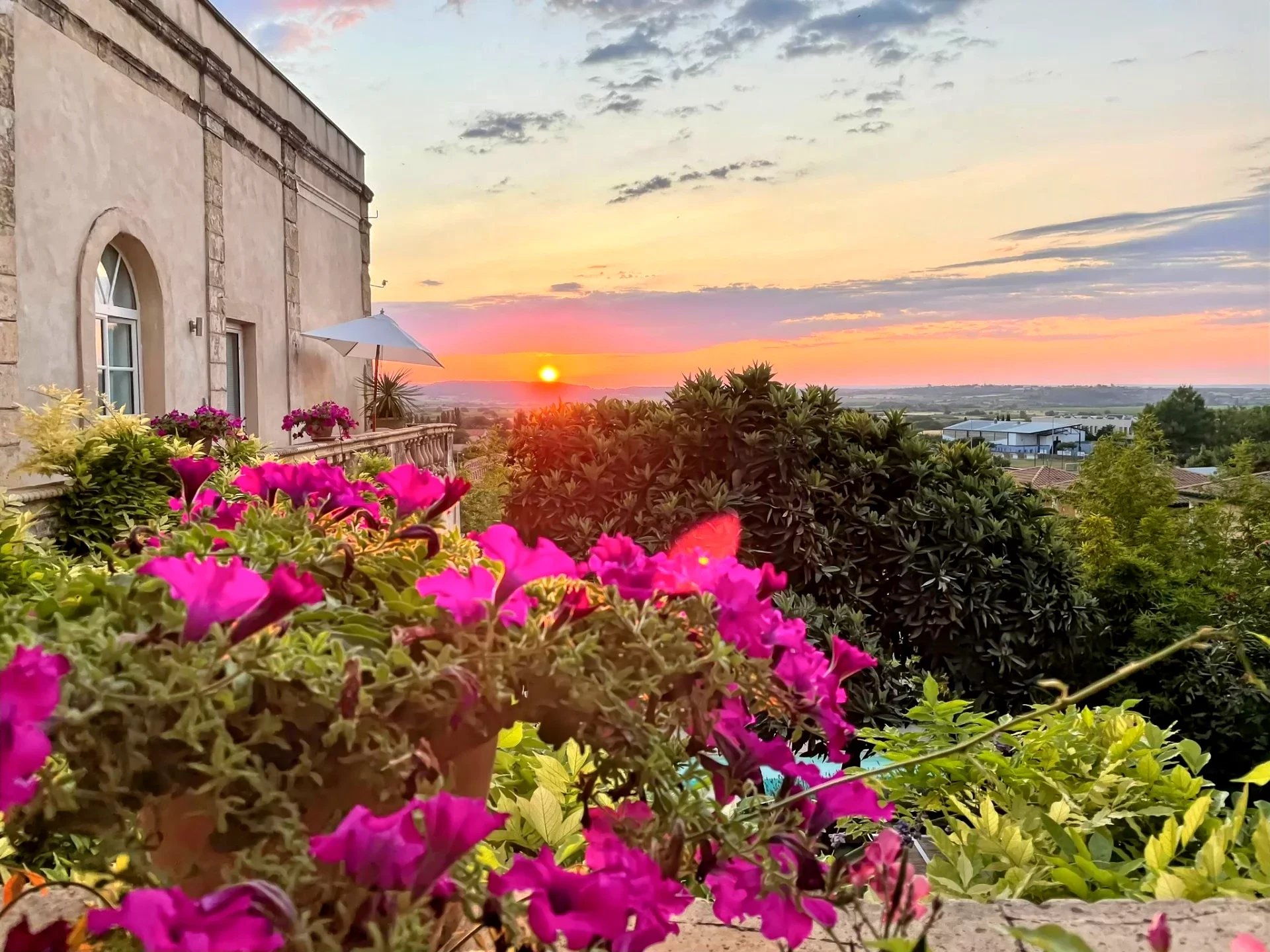 5 & 7 hotel boutique in vendita a Roujan, Hérault – opportunità di investimento nel Sud della Francia